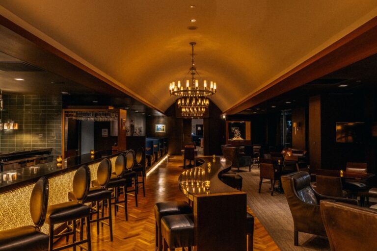 Profile | Hotel Arista In Naperville